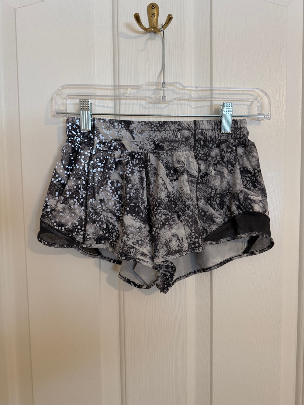 lululemon athletica Hotty Hot Low-Rise Lined Short 2.5" *Reflective